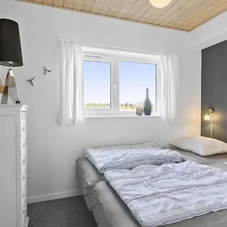 Chris - 750m From The Sea By Interhome *