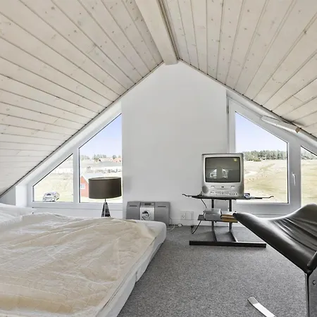 Chris - 750m From The Sea By Interhome