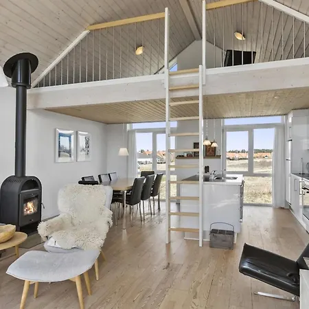 Chris - 750m From The Sea By Interhome *